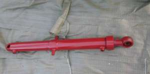 修井運(yùn)輸車支腿油缸